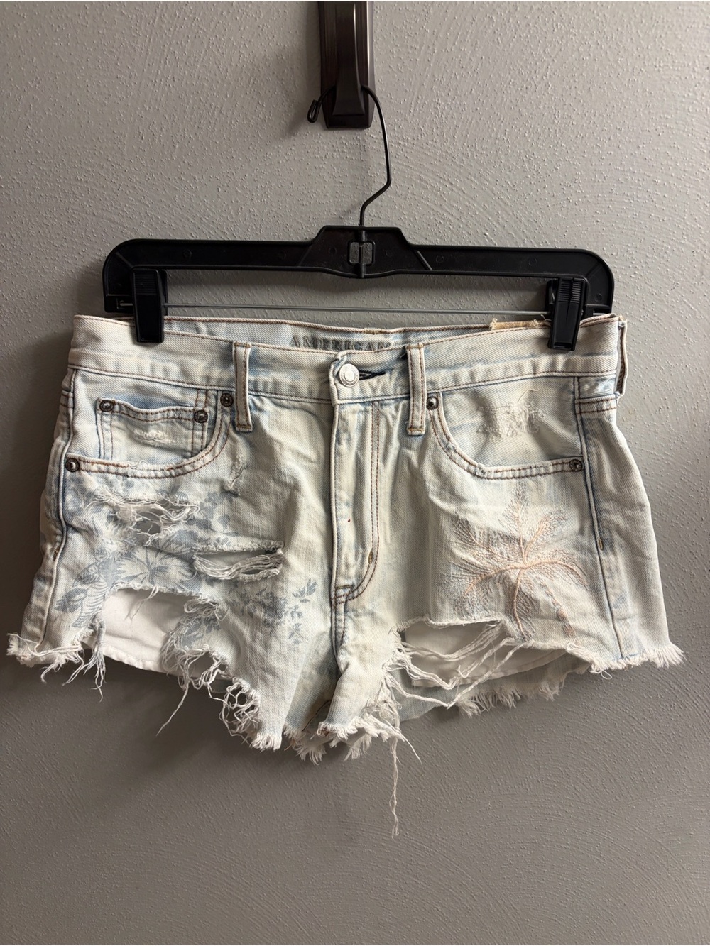 American Eagle Outfitters  Hi-Rise Festival Distressed Denim Shorts w Embroidery